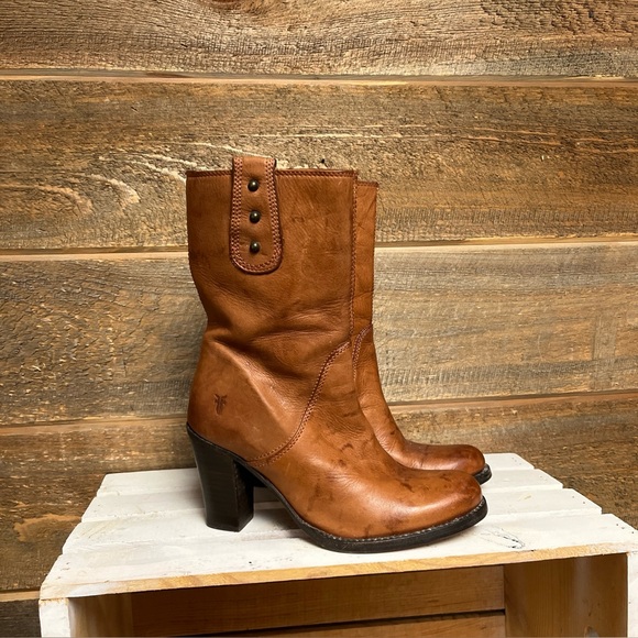 FRYE Womens Heel Boots Size 8.5 Cognac Leather Mid Calf Side Zip 77730 Vintage - Picture 1 of 15